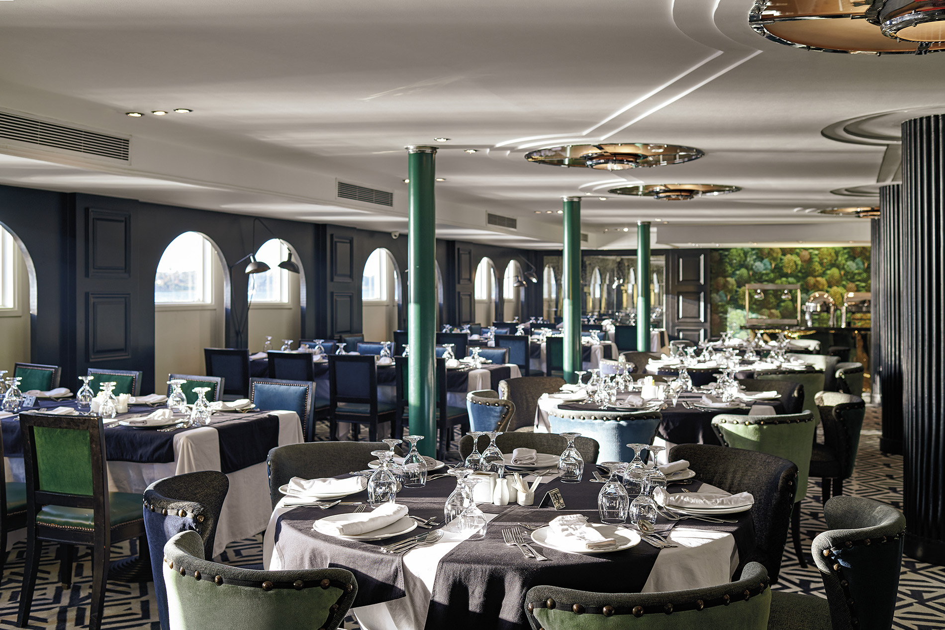 Emerald Waterways - MS Hamees - Restaurant.jpg